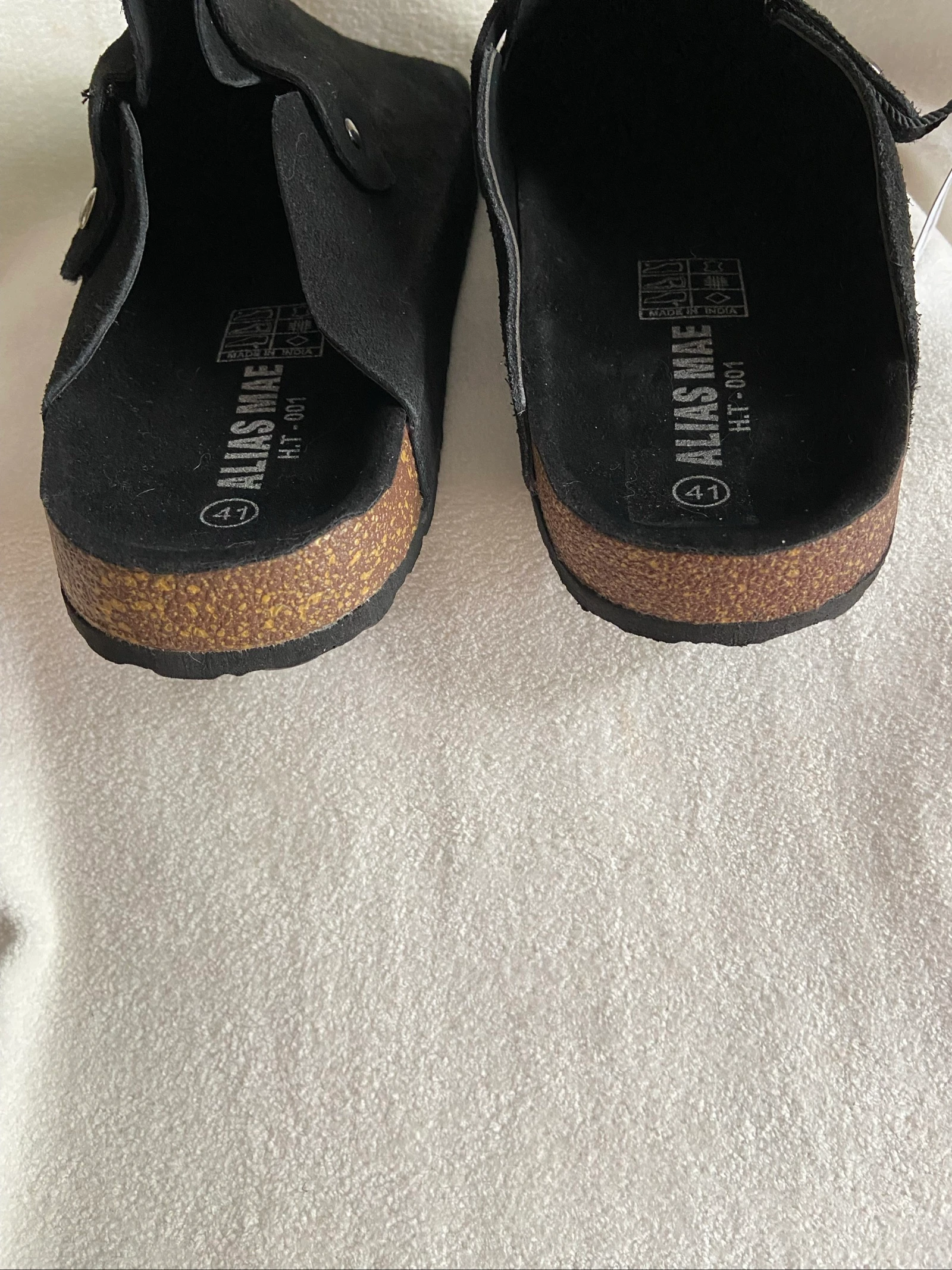 Mule/Sabot em couro preto•unissex•tira com velcro•41•Alias MAE – photo 6
